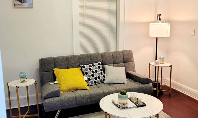 South Plainfield Apartamento | Modern, parking internet Netflix