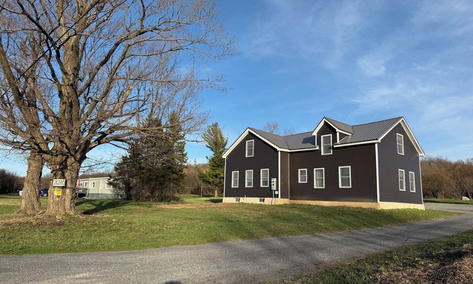 Watertown Apartamento | Modern, peaceful escape 2-bedroom apartment in enjoyable Watertown with WiFi, AC