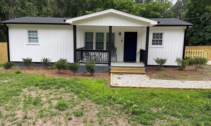 Raleigh Casa | Modern, Peaceful& Modern Home Near Downtown Raleigh & Shopping Centers!