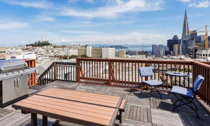 Nob Hill Casa | Modern PENTHOUSE with Roofdeck + VIEWS (30 day minimum)