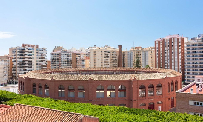 Campos Eliseos Apartamento | Moderno ático con solárium privado y vistas espectaculares, cerca de la playa en Málaga