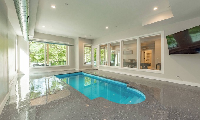 McHenry Casa | Modern Pet Friendly Lakefront Retreat w/ Pool