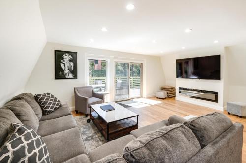 Pine Mountain Club Casa | Modern Pine Mountain Club Cabin with Community Pool!