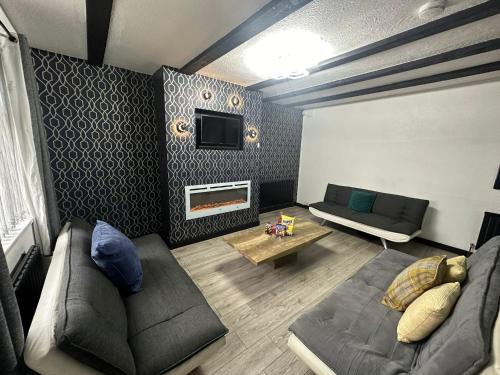 Blackpool Casa | Modern Pink Cottage in Blackpool