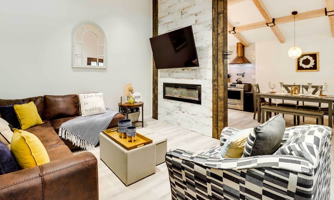 Pocono Summit Cabaña | Modern Pocono Summit Retreat w/ Deck & Fire Pit!