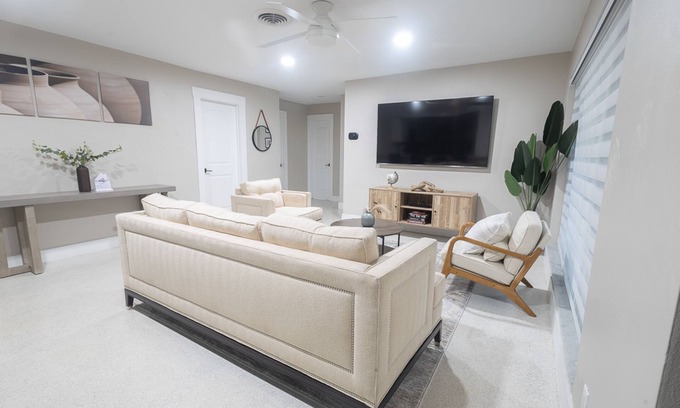 Garden Isles Casa | Modern pool deck home minutes to beach and golfing!