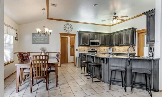 Midwest City Casa | Modern /Pool /Family /Events