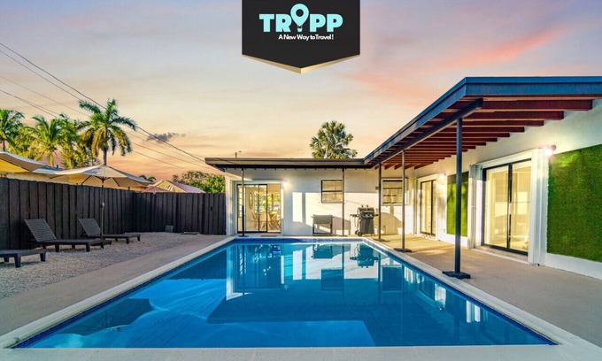 Driftwood Casa | Modern Pool Home - Great for Families.