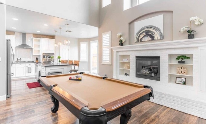 Elk Grove Casa | Modern pool house in a nice quiet neighborhood