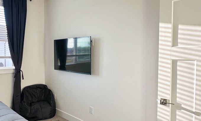 Greeley Casa | Modern Private 1BR + Bath Access