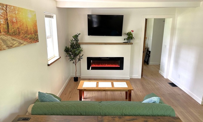 Batavia Casa | Modern Private 2-bedroom house in Batavia with yard, 15 minutes from Darien Lake