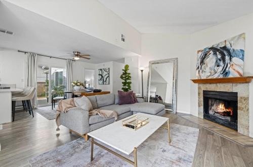 Lancaster Casa | Modern Private 3B-2BA Home and Spacious Yard