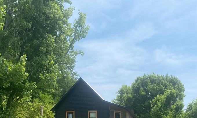 Dunlap Cabina | Modern, Private Cabin on the Sequatchie River, float, kayak, fish, play, relax!