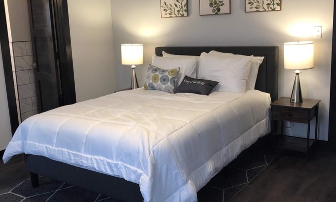 North Muskegon Apartamento | Modern Private Queen Studio Near Downtown Muskegon - Room #5