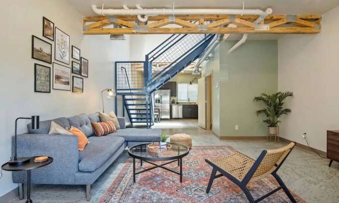 Central Oklahoma City Casa | Modern Private Townhome *Downtown OKC * Balcony *OU Med