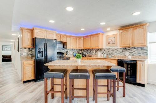 Salt Lake City Casa | Modern Private Whole Unit 4 Bedroom Guest Suite King Bed