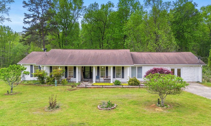 Gainesville Casa | Modern Rancher on Lake Lanier in Gainesville