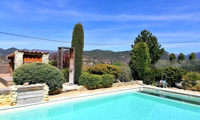 Mollans-sur-Ouveze Cabaña | Modern, refurbished gîte with air conditioning, garden and jacuzzi.