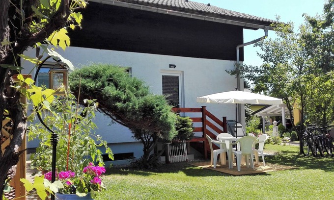 Radovljica Apartamento | Moderno, renovado apartamento de 2 dormitorios con jardín cerca del lago Bled (5 plazas).