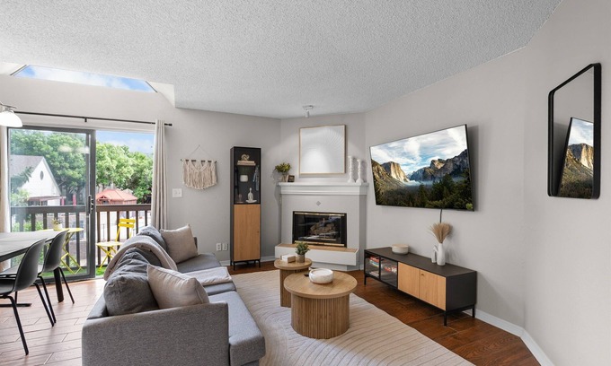 Englewood Condominio | Modern Retreat | 2BR Retreat Near Denver | Gym