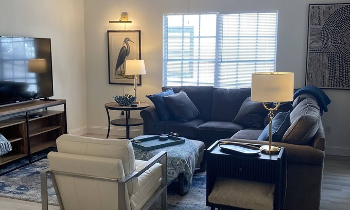 Vero Beach Casa | MODERN RETREAT: 2/2, w/private study, garage, screened patio, and front porch.
