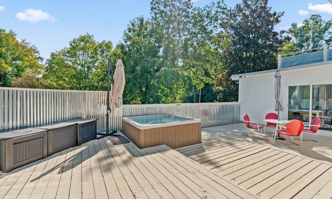 High Point Casa | Modern Retreat, Hot Tub, Bar, Patio, Family