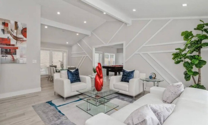 Chastain Park Casa | Modern Retreat in Buckhead next to Golf and Park