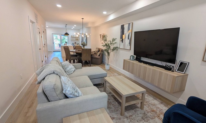 Edgewood Casa | Modern Retreat in DC-Walk to Metro & Union Market
