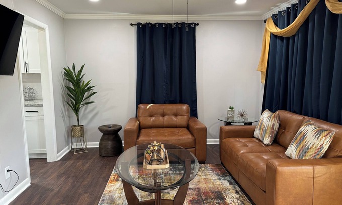 Greensboro Casa | Modern Retreat in Greensboro