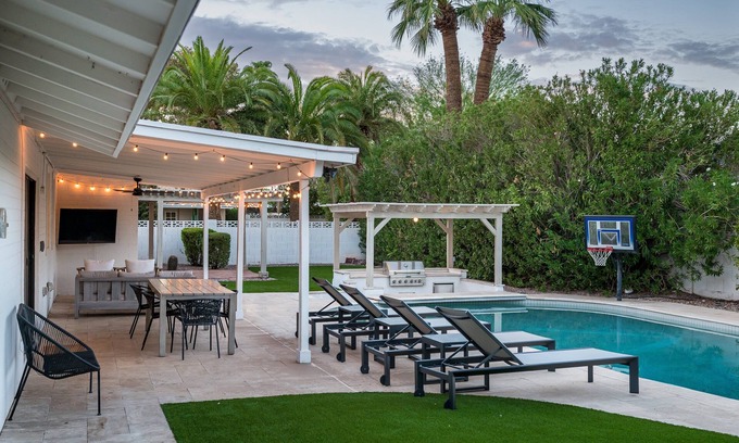 Scottsdale Highlands Casa | Modern Retreat with Pool, Fire Pit & Outdoor Living