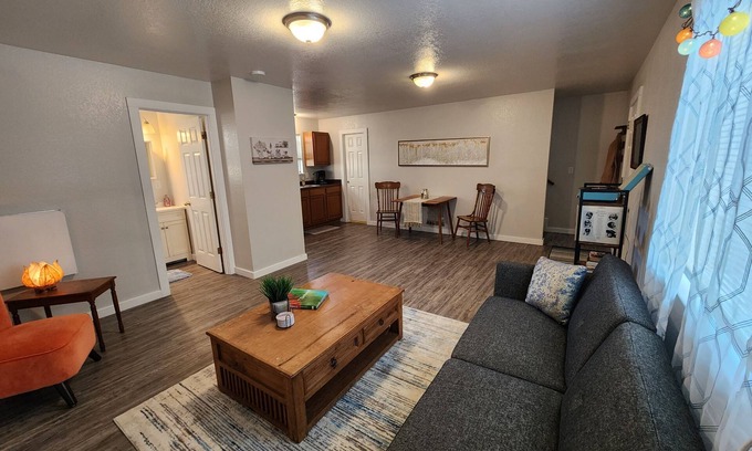 McKinleyville Apartamento | Modern Retro Retreat