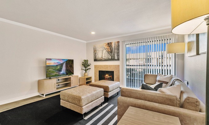 Vickery Meadow Casa | Modern Ritzy Haven