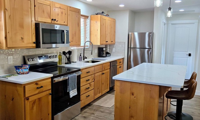 Kingston Condominio | Modern River Condo/Silver Mt./Hiawatha/Cda River
