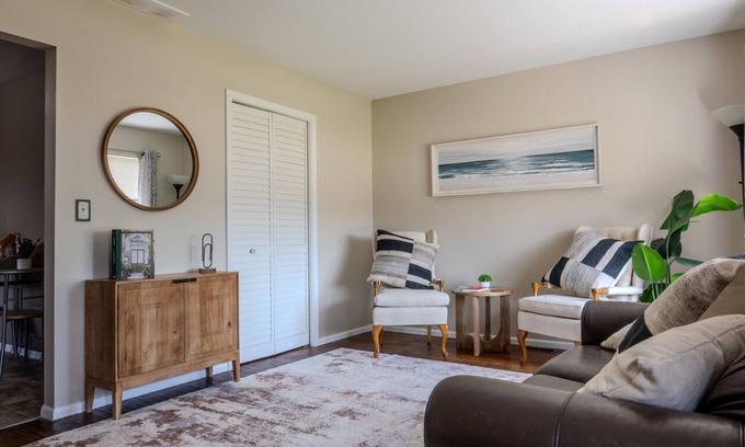 Wyandotte Casa | Modern River Retreat Near Airport, Hospitals, Corporations