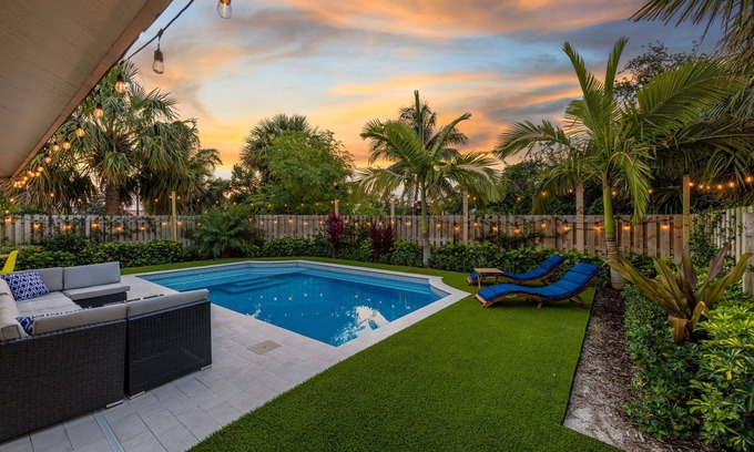Poiciana Park II Casa | Modern Romantic Tropical Poolside Retreat!