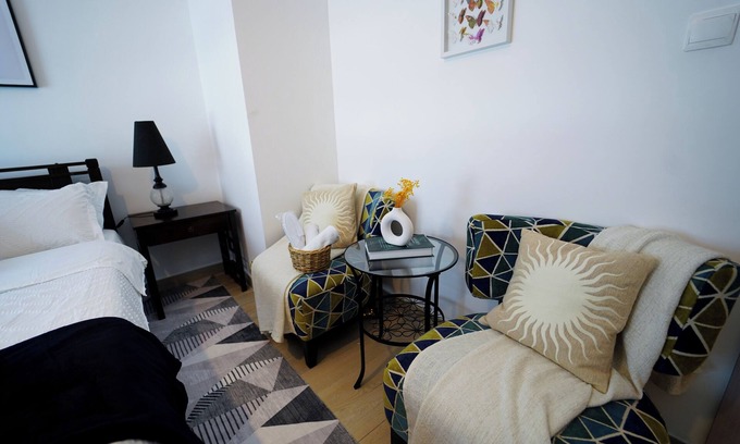 Al Raha Beach Apartamento | Modern Room in a superb apartment in Watersedge with Private Bathroom.