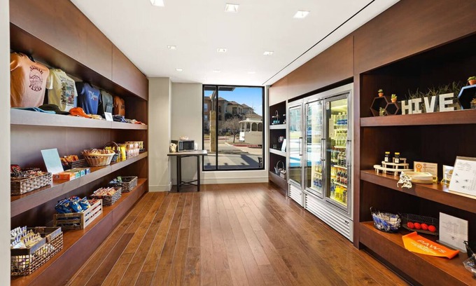 Bee Cave Hotel | Modern Room w/ Scenic Rooftop Dining, Cozy Atmosphere, & Outdoor Pool