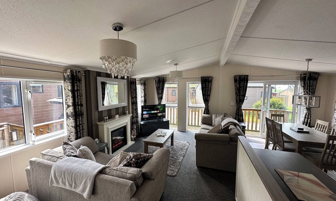 Torthorwald Cabina | Modern rural lodge close to Dumfries