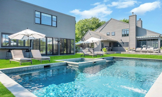 Bridgehampton Casa | Modern Rustic Bridgehampton Escape with Pool, Hot Tub, Gym & Stylish Interiors