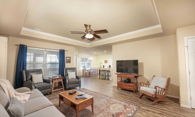 Gentry Casa | Arkansas Bliss: Rustic Meets Digital Life