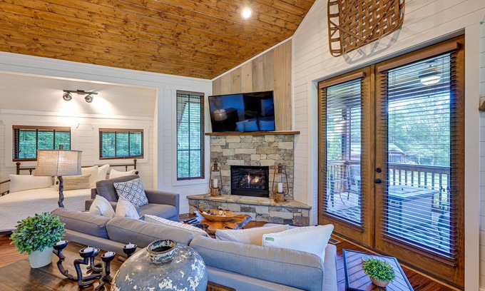 Glenville Cabina | Modern-Rustic Glenville Cabin: Golf, Hike + Unwind