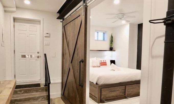Cardozo Apartamento | Modern Rustic Industrial Apt - Amazing Location!