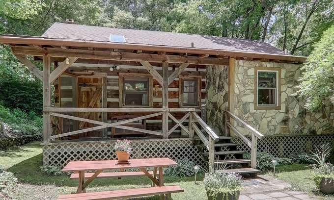 Cataloochee Ranch Cabina | Modern, Rustic Log Cabin. Secluded, Close to Cataloochee. Fast WiFi!