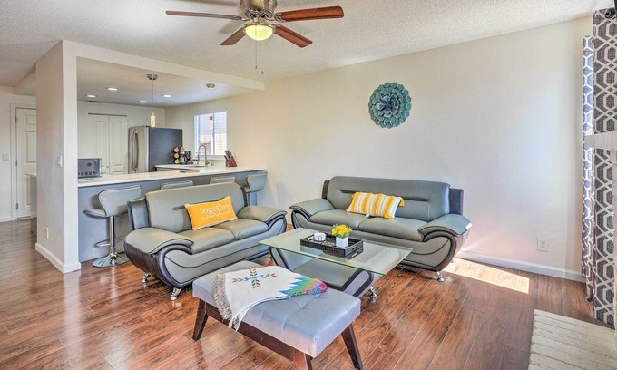 Sacramento Casa | Modern Sacramento Home w/ Yard: 12 Mi to Dtwn