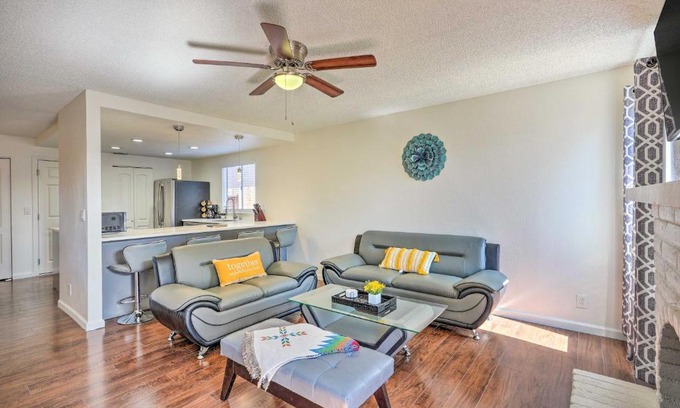 Sacramento Casa | Modern Sacramento Home with Yard 12 Mi to Dtwn