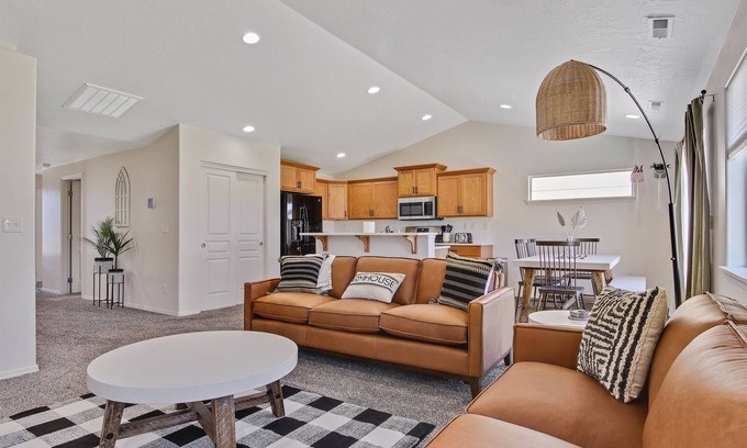 Caldwell Casa | Modern Sage Farmhouse Private 3 bedroom home