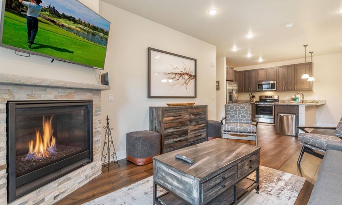Dillon Condominio | Modern Sail Lofts: Walk to the Lake, Marina and Dining, Enjoy the Scenic Mountain and Lake Views!