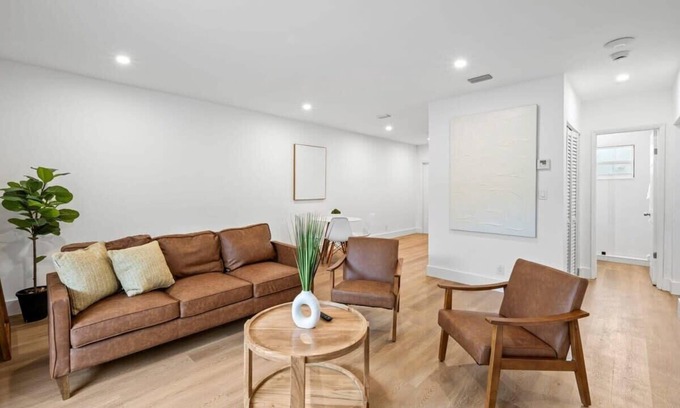 Sailboat Bend Apartamento | Modern Sailboat Bend Condo – Spacious 2BR/2BA