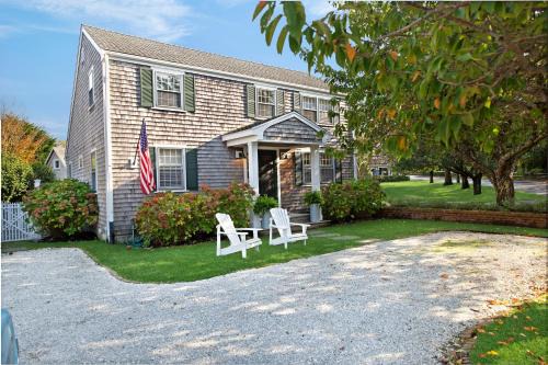 Edgartown Casa | Modern Saltbox in Edgartown Village