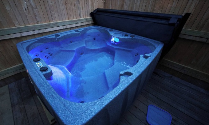 Tannersville Chalet De Esquí | Modern Sauna 8BR Sleeps 284+ HOT tub Just 5 mins to Hunter Mountain